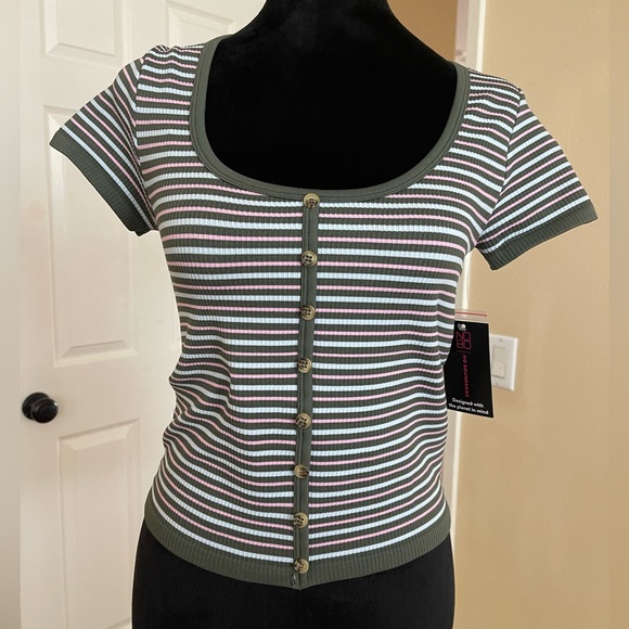 🆕 Seamless Stripe Top - Picture 1 of 6